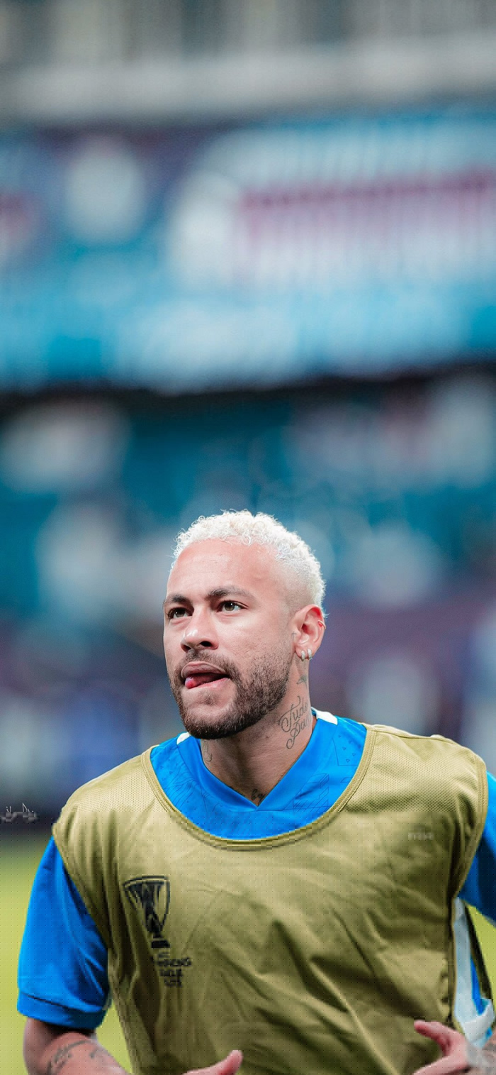 迈尼昂在加比亚社媒动态下留言，后者回复：请续约（迈尼昂在加比亚动态下互动，加比亚回复：请续约）