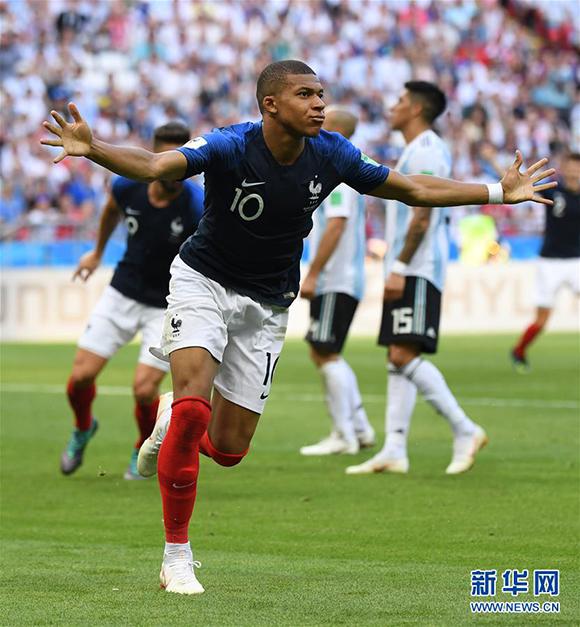 想打世界杯就要离开皇马？24岁的巴西边锋，来到生涯十字路口（为争世界杯席位，该不该告别皇马？24岁巴西边锋迎来职业分水岭）