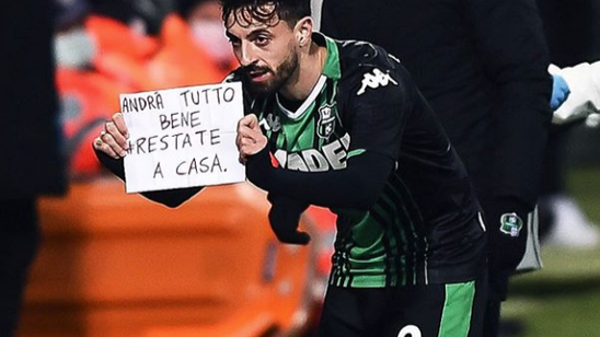 体育精神，霍伊伦祝贺麦克托米奈和苏格兰晋级世界杯（霍伊伦致贺麦克托米奈与苏格兰晋级世界杯，彰显体育精神）