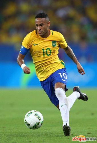 官方：费迪南德将担任世界杯抽签仪式主持人，布雷迪、奥尼尔等参加（官宣：费迪南德担纲世界杯抽签仪式主持，布雷迪、奥尼尔等将出席）