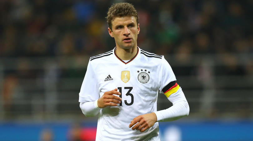 土超比赛双方在禁区里打架，裁判未吹停比赛导致主队打入空门（土超禁区内爆发冲突，裁判未鸣哨，主队趁机打进空门）